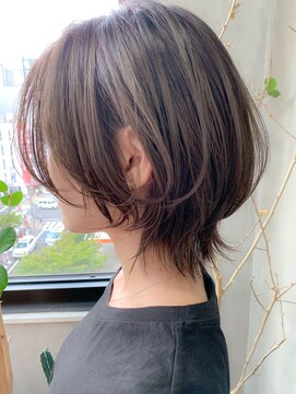 テトヘアー(teto hair) ウルフカット、ハンサムウルフ、グレージュ、ブリーチオンカラー