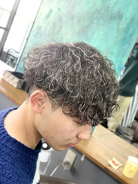 ワールドシップコウベ(WORLD SHIP KOBE) ホワイトメッシュ×波巻きプードルパーマ