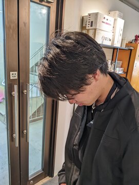 コワファーストナガサキシャンプーボーイ(COIFF1RST NAGASAKI SHAMPOO BOY) ショートセンターパート×フェザーパーマ