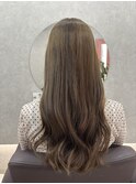 オリーブベージュ