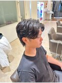 流れる毛束とツヤ感が魅力◎大人カジュアルパーマ
