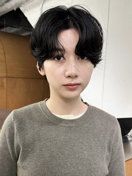 トゥナ 六角(Tuna) 毛流れハンサムショートパーマ