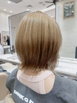 ピークアブー アヴェダ ギンザシックス(PEEK-A-BOO AVEDA GINZASIX) 【ミルクティーカラー】くびれヘア ハイトーンカラー ◆