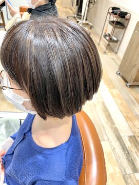 ネオリーブエム(Neolive em;) ブリーチ入り白髪ボカシハイライト☆