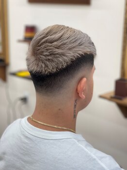 ミスタージャミロバルベアリア(MR.JAMIRO barbearia)の写真/シルバー,ホワイトヘア/ハイライトが人気！洗練された技術力と抜群のセンスで、ハイクオリティカラーを提供