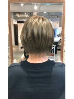 ジュエ (jouer) 大人可愛いミントアッシュ外ハネショートナチュラルハイトーン
