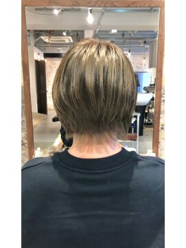 ジュエ (jouer) 大人可愛いミントアッシュ外ハネショートナチュラルハイトーン