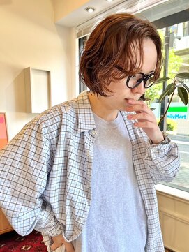 ヘアーアイスカルテット(HAIR ICI QUARTET) ベージュメンズパーマセンターパート丸みボブ