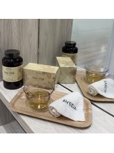 天然ハーブティーでリラックスしてからの施術