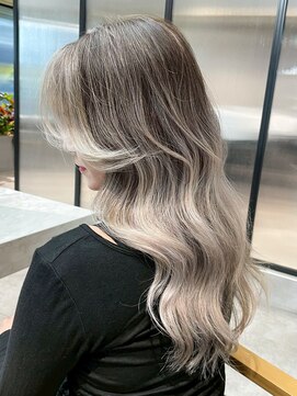 シオン(shion) ホワイトベージュハイトーン顔周りレイヤーロング_ba577851