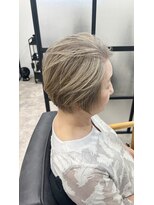 ピックアップ(ｐｉｃｋ ｕｐ)&nbsp;60代　ショートカット　白髪ぼかし