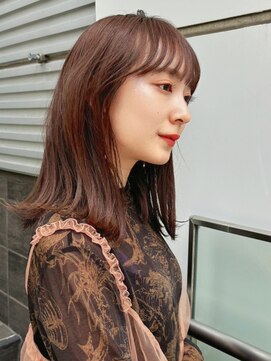 ホフ 大阪心斎橋店(F.O.F) ベージュインナーカラーショートボブレイヤーミディアム前髪