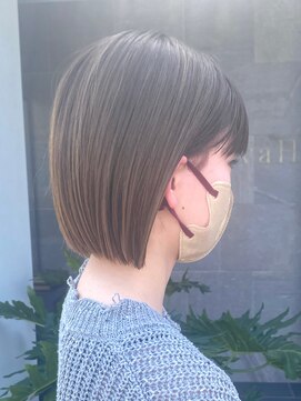 メゾン アヴァロ(Maison Avallo) グラデーションカラーのミニボブ