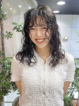 ヘアーアンドメイク ビス(HAIR&MAKE bis) ミディアムパーマ×レイヤーカット【中西思実】