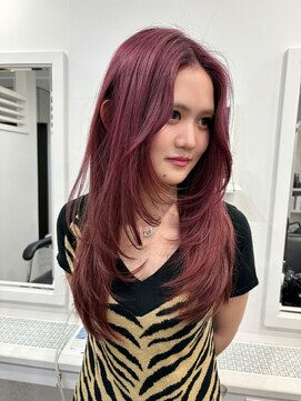 ヴィア(Via) 10代20代30代/レイヤー／赤カラー／ブリーチ／ハイトーン