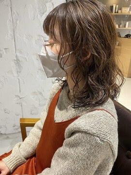 コフィー バイ メルト 吉祥寺(cofy by melt) 【三ツ井純】スモーキーベージュカラーゆるふわミディ毛先パーマ