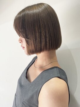 ウクラ バイ レシッド 池袋(uchla by rcid) 切りっぱなし小顔シアーミルクティーベージュワンレンミニボブ