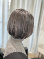白髪ぼかしパープルブラックミントアッシュ×小顔ショートボブ