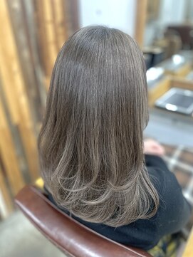 リッカ(RICCA) ホワイトグレージュ/パーマ/フェザーパーマ/恵比寿/ハイライト