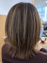 アンドゥ ヘア ファミリア(Andoux Hair familiar) 【ミディアムボブ×ハイライト履歴の縮毛矯正】