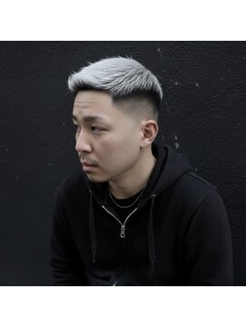 ウィスカーズ(Whiskers) スキンフェード×ハイトーン×ショートスタイル