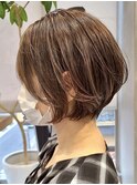 武蔵小杉大人ショートボブ白髪ぼかしオリーブベージュ丸みカット