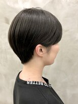 ソーコ 渋谷(SOCO)&nbsp;黒髪小顔耳かけアッシュグレージュ渋谷ショート〈徳竹〉