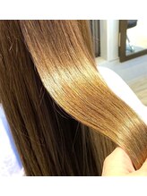 Q．初めて縮毛矯正をかけようと思っています。でも髪が痛むのをできるだけ避けたいのですが…