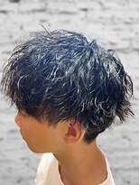 カミビト マヴィー(kamibito mavie)&nbsp;スパイラルパーマツイストパーマアップバング短髪メッシュ