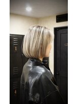 アーカイブ(Archive) ミニマルボブ ホワイトベージュ×シャドールーツ