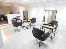 エフフォーユアヘアー 北方店(F for your hair)の雰囲気（白を貴重とした広々な店内です。）