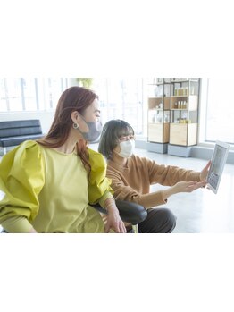 半個室×少人数で叶えるあなただけのリラックス空間をご提供◎髪のお悩みやスタイルも相談しやすい♪