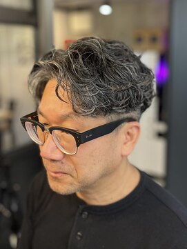 フランクスバーバーリザーブ 人形町店(FRANK’S BARBER RESERVE) センターパート/カルマパーマ/人形町/y