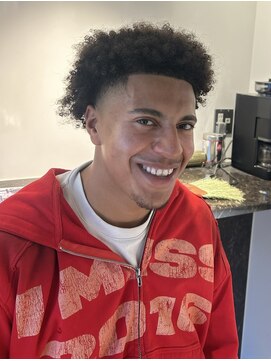 グラッシー(GLASSY) テーパフェード/ツイストピンパーマ/スパイキーベリーショート：