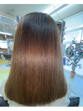 エルモア美容室 このRJオイルトリートメントカラーは、年齢とともに抜けていく