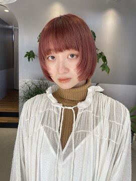 ユラリク 【刈谷】ワイドバングで魅せる、都会的な「コーラルピンク」ボブ