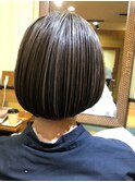 大人可愛い重めボブ×白髪ぼかしハイライト