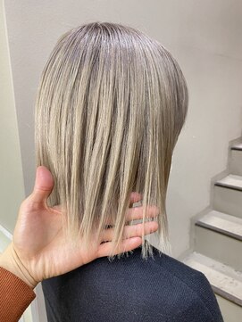 シェアサロンシエナ(share salon SCENA) ホワイトミルクティーカラー