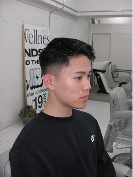 ウェルネス(Wellness) スキンフェード、フェザーアップ