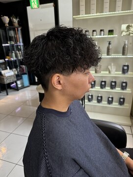 アイズ 海老名(AIZU) 波巻きパーマ　波巻きスパイラルパーマ　メンズパーマ　眉毛