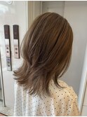ベージュカラーでくびれカット