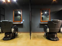 バーバーショップ ナナイロ(BARBER SHOP 716)の雰囲気（施術椅子）