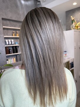 シロ(SHeIRO) シャドウルーツ／ハイトーン／ホワイトベージュ