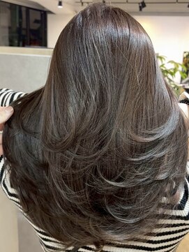 メリー オオサカ(Merly Osaka) brown × 海外レイヤー