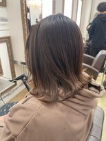 コワファースト 大分(COIFF1RST) ベージュカラーの外はねボブ