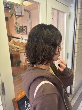 ベター(better) ミディアムレイヤーのウェーブパーマで大人可愛いスタイル