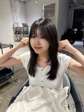 エイチ(811) 暗めカラーグランマッシュフェイスフレーミングブルーブラック