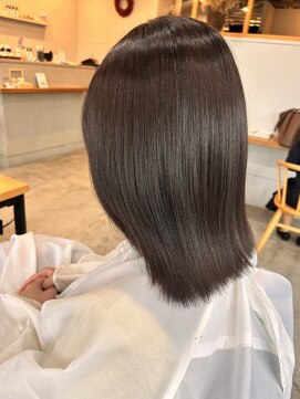 バトー バイ トリコ 船橋北口店(BATEAU by tricot) イルミナカラー×アンバー