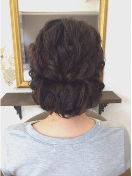 ティエル(Tieru) ゆるふわルーズなまとめ髪