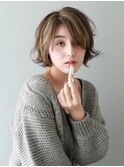 ナチュラルな前髪長めのショートボブ